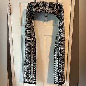 J Crew Factory Fairisle 100% Lambs
Wool Scarf. Snowflakes. Excellent Condition.